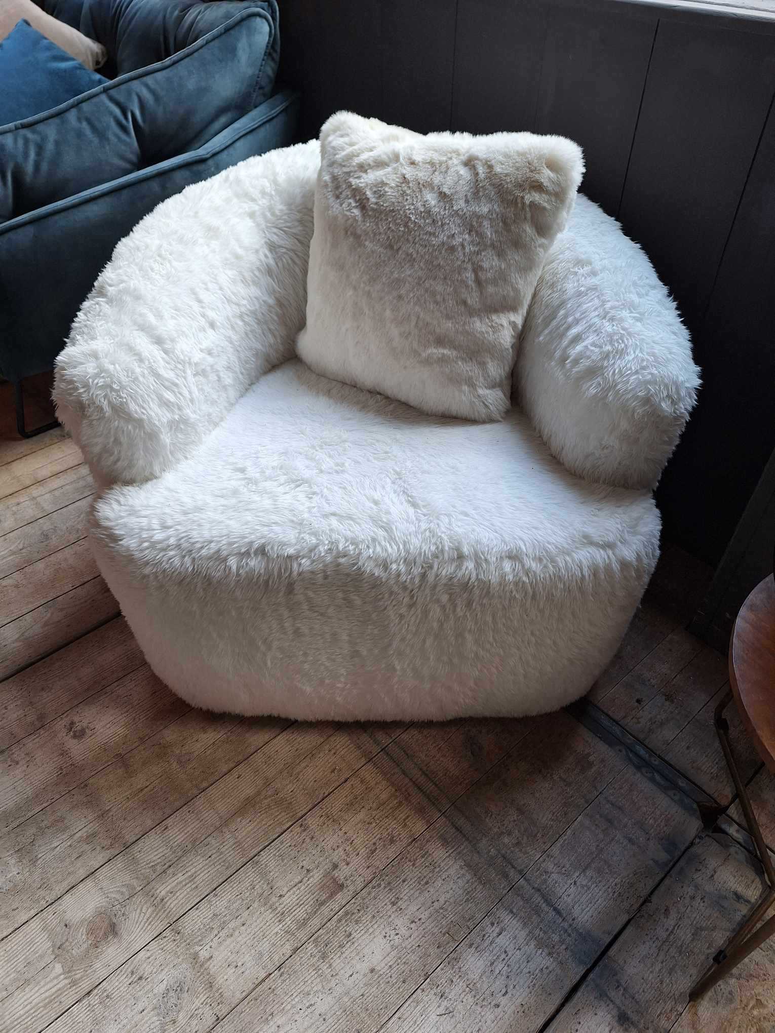 Bijzetzetel Teddy wit