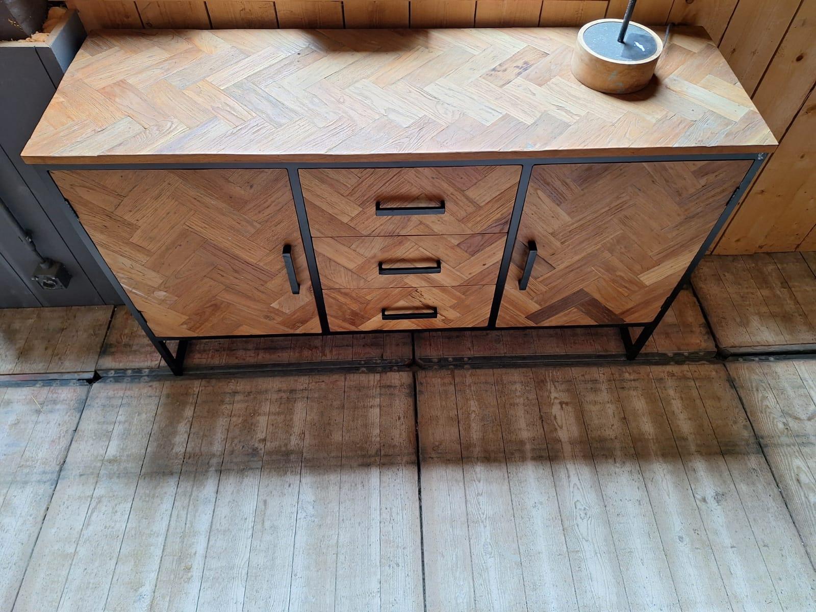 Dressoir view 3