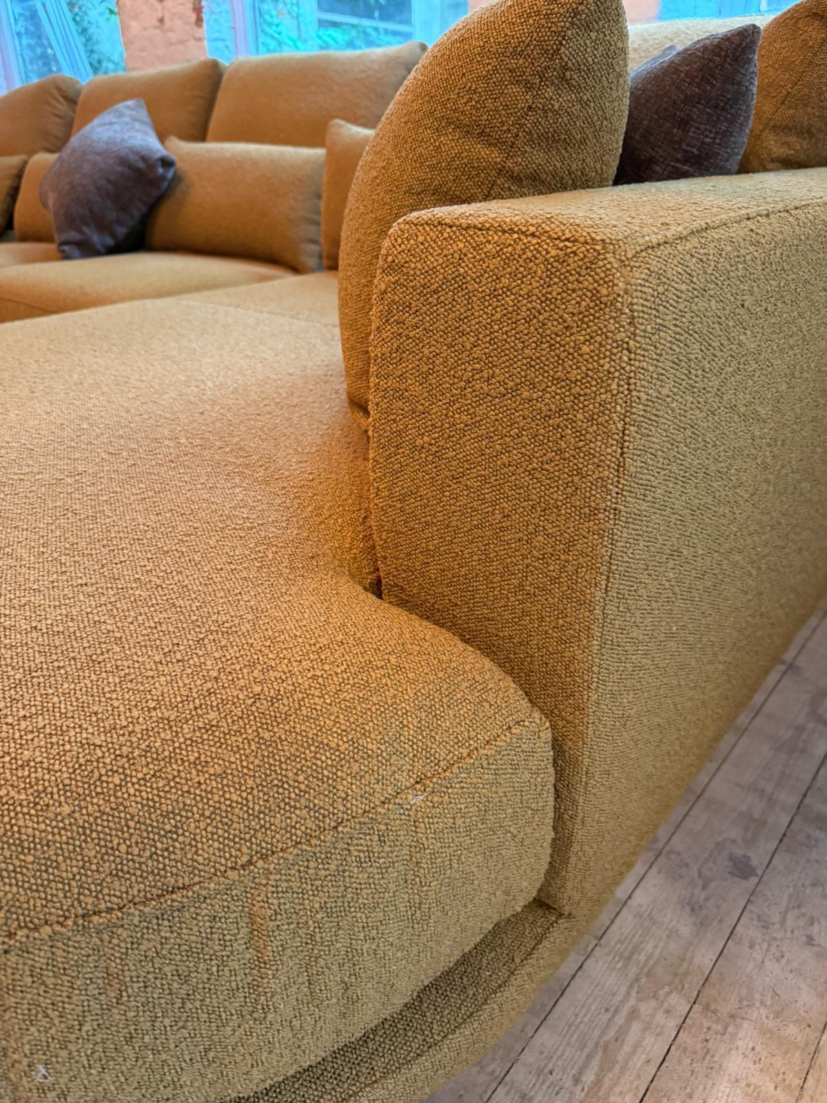 Royale zithoek met 2 longchairs view 3