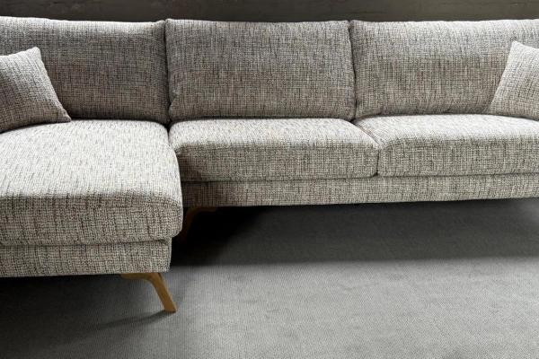 Trendy zithoek met houten poten
